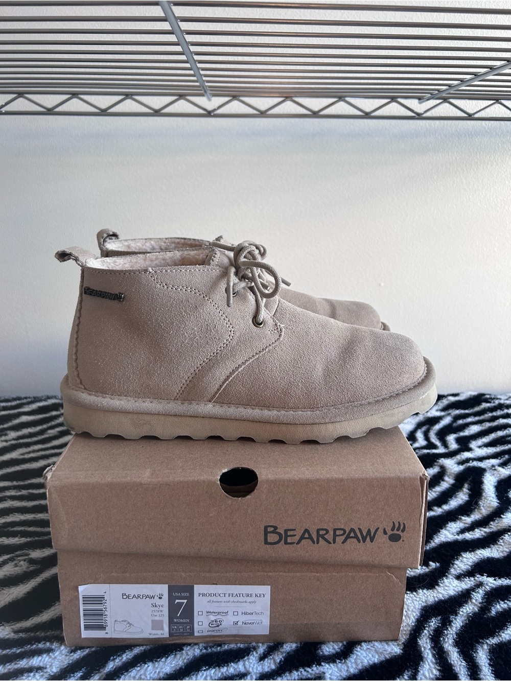 BEARPAW Women’s Oat Suede Chukka Boots with Plush Lining Size 7